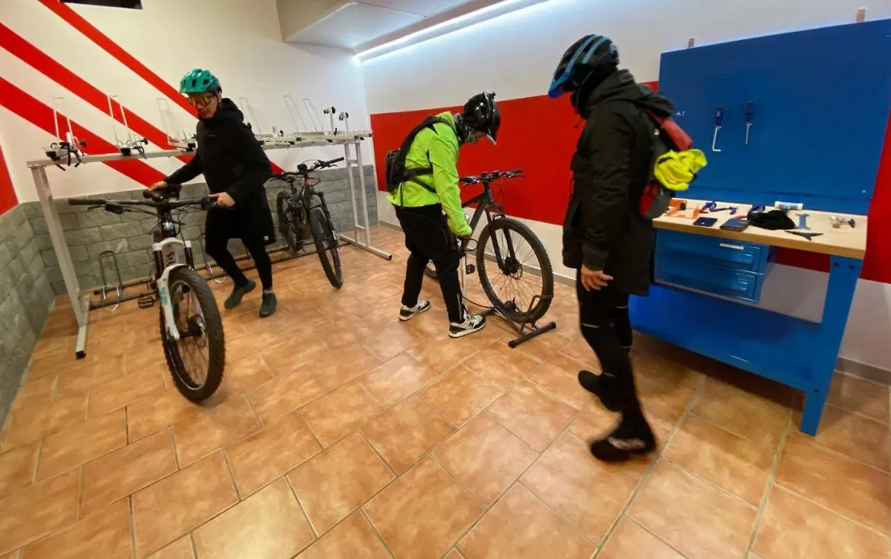 Impero Hotel Beauty & Spa - Bike Hotel Cantello 3*,  Italy