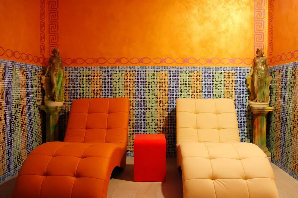 Impero Hotel Beauty & Spa - Bike Hotel Cantello 3*,  Italy